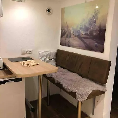 Stunning 1-bed In * ヘルツォーゲンラート